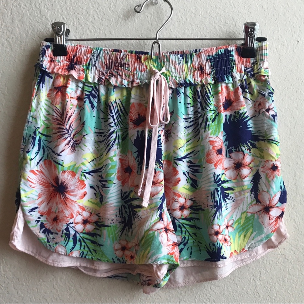 Elodie floral print shorts! Medium!